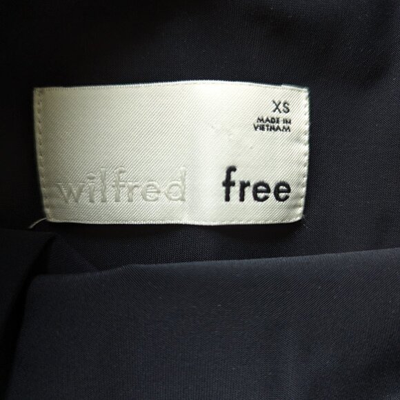 Aritzia Wilfred Free Wet Look Black Daria Pants - Picture 3 of 10